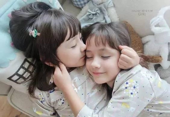 bestie chi em song sinh