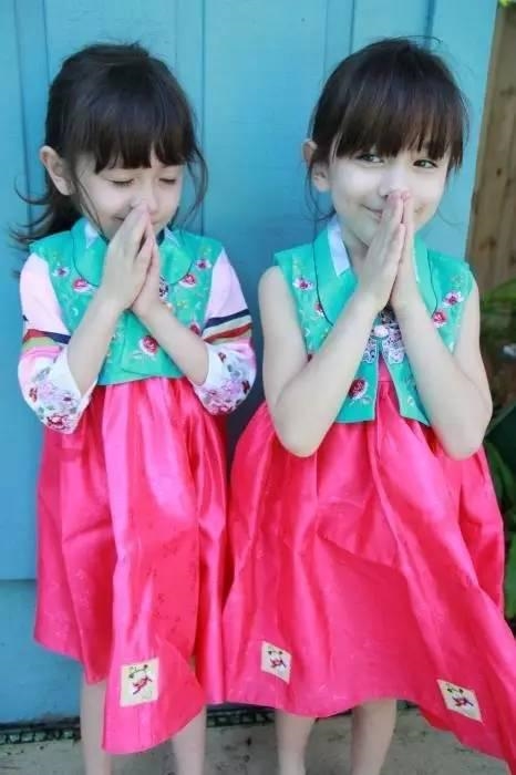 bestie chi em song sinh