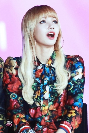 bestie Lisa chinh la bup be song