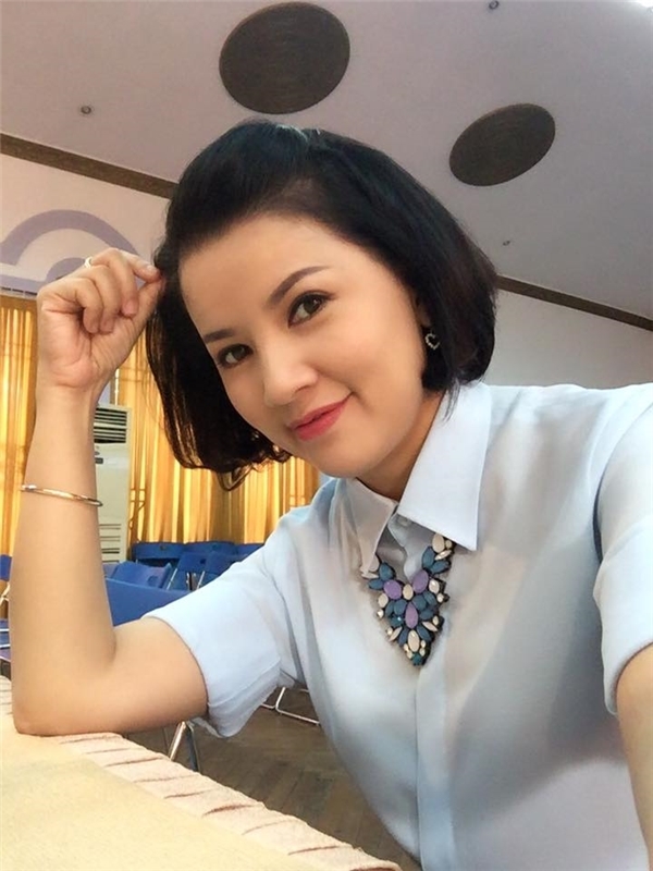 bestie dan dien vien mui ngo gai ngay ay bay gio