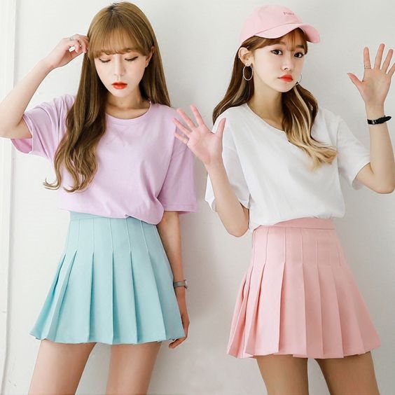 bestie phoi chan vay xoe