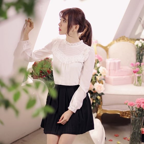 bestie phoi chan vay xoe