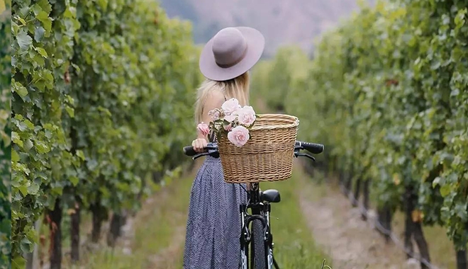 Tình yêu là ở hiện tại, chuyện đã qua chẳng đáng bận tâm để mà nhớ đến