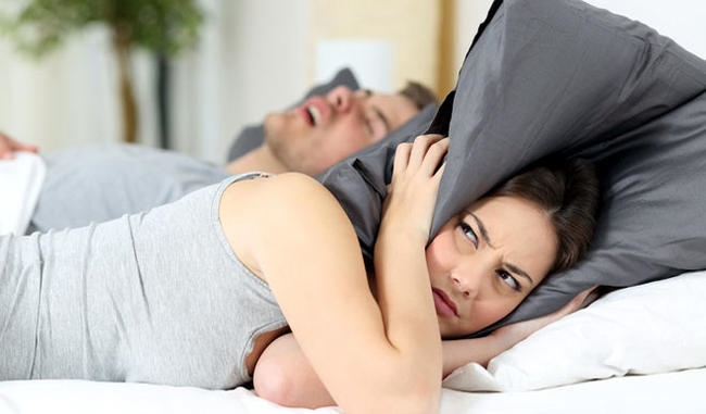 6 thói quen xấu trong phòng ngủ mà bạn hay mắc phải khiến bạn đời chán ngán