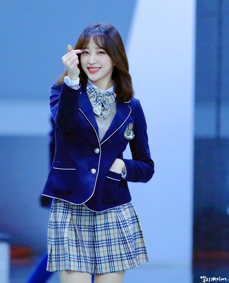 bestie idol sinh cung nam co net giong nhau