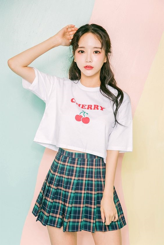 bestie phoi chan vay xoe