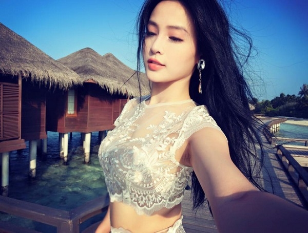 bestie my nhan chau a hon nhan vien man