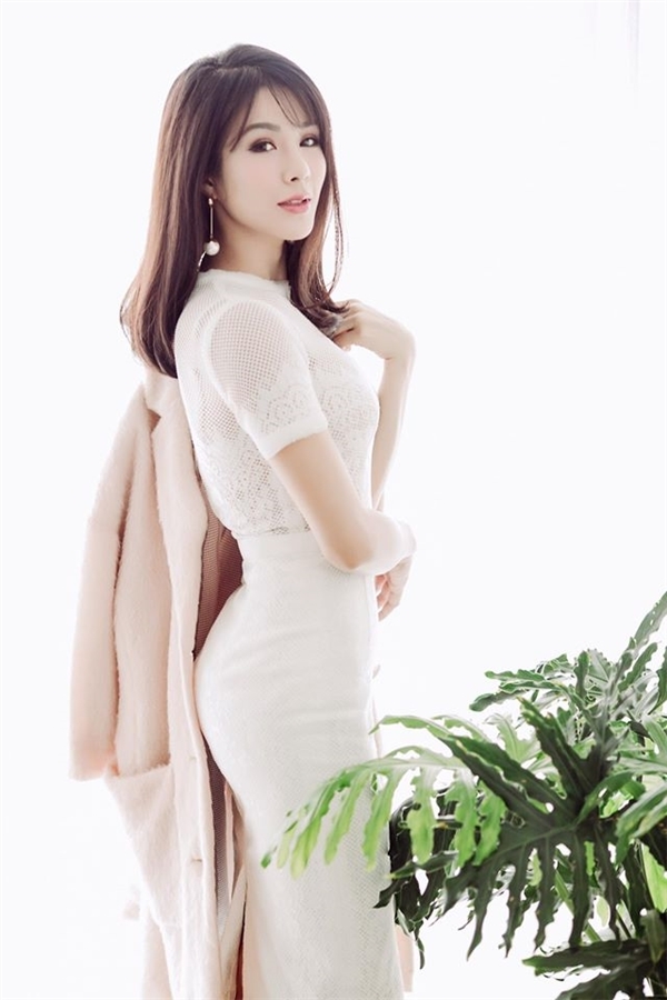 bestie ngam nhin vong eo cua 10 mi nhan Viet 4