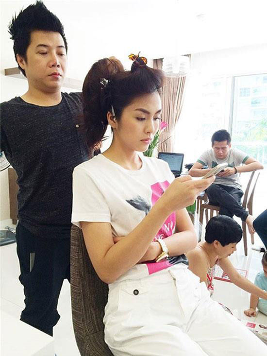 bestie nhan sac my nhan trang diem hau truong