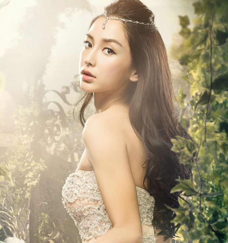 bestie my nhan chau a hon nhan vien man