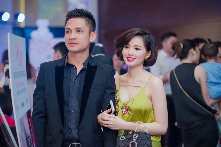 Bất chấp tâm bão với Maya, Tâm Tít chứng minh gia đình mình vẫn đang rất êm ấm khi liên tục khoe ảnh hạnh phúc bên ông xã doanh nhân Ngọc Thành cùng hai đứa con kháu khỉnh, đáng yêu.