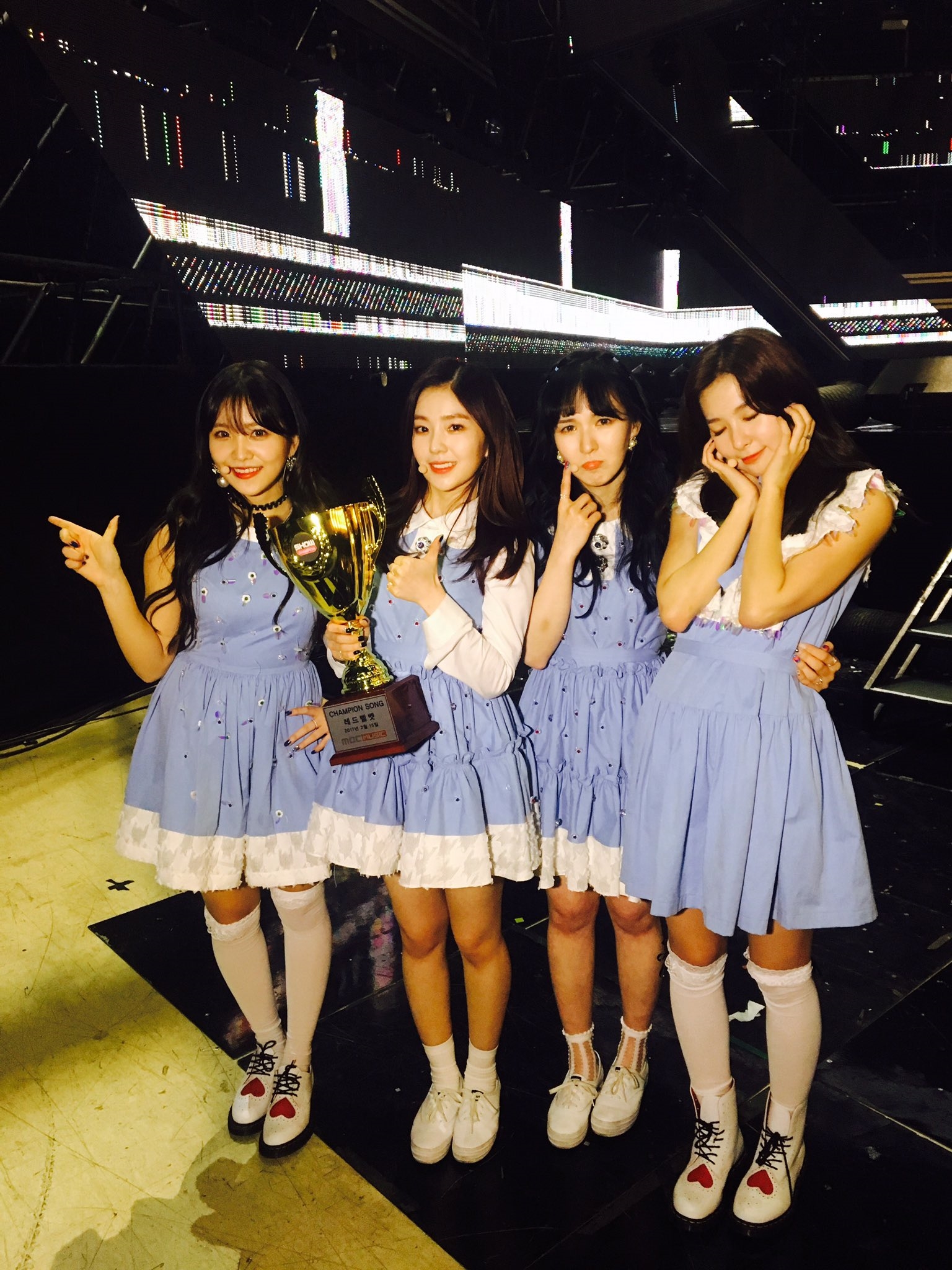 bestie Red Velvet giu cho cho thanh vien vang mat