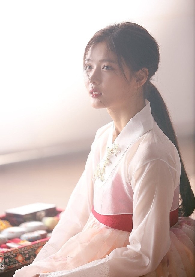 bestie sao Han mac hanbok dep nhat