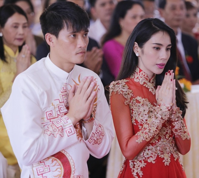 bestie my nhan viet ao dai cuoi