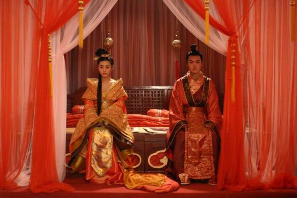 bestie cuoc doi cua phi tan khi hoang de bang ha