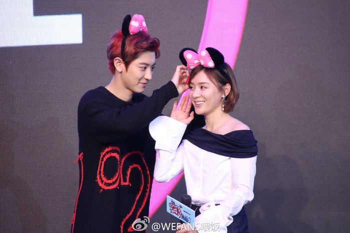 bestie nguoi dep Hoa Ngu dung canh my nam Han