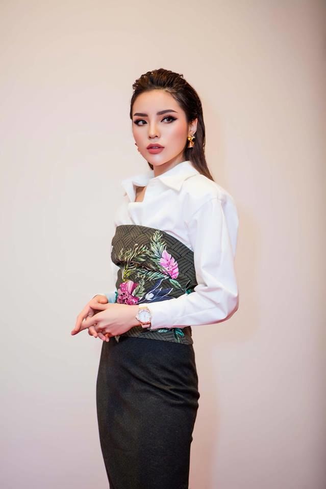 bestie sao viet thoi trang hoa tiet hoa