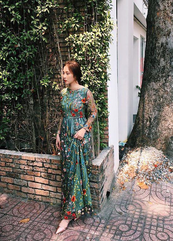 bestie sao viet thoi trang hoa tiet hoa