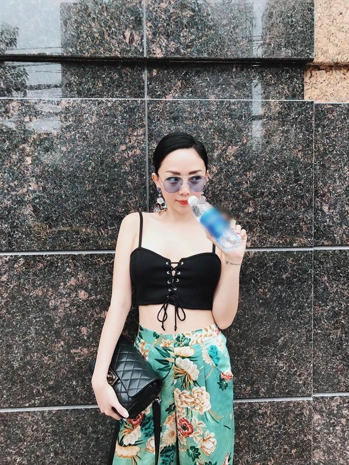 bestie sao viet thoi trang hoa tiet hoa