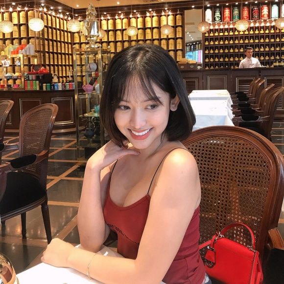 bestie hot girl mang ngay ay bay gio