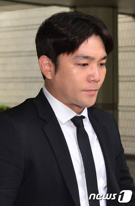 bestie Kangin bi bat vi bao hanh