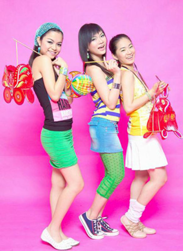 bestie nhom h.a.t ngay ay bay gio