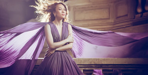 bestie phan ung khan gia nuoc ngoai khi nghe nghe si viet hat