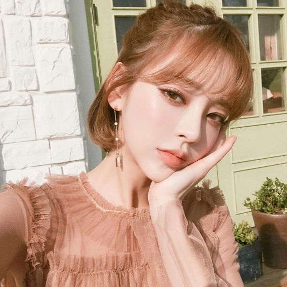 bestie tay trang mat