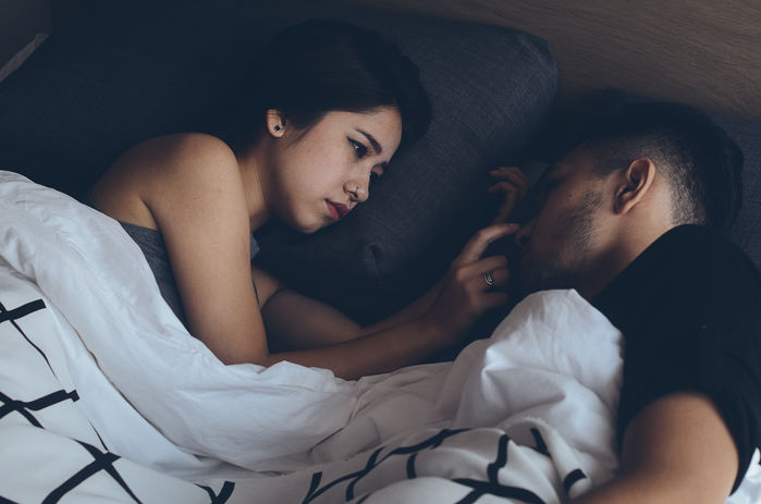 Những dấu hiệu cho thấy tình yêu của bạn đang bị nửa kia khống chế