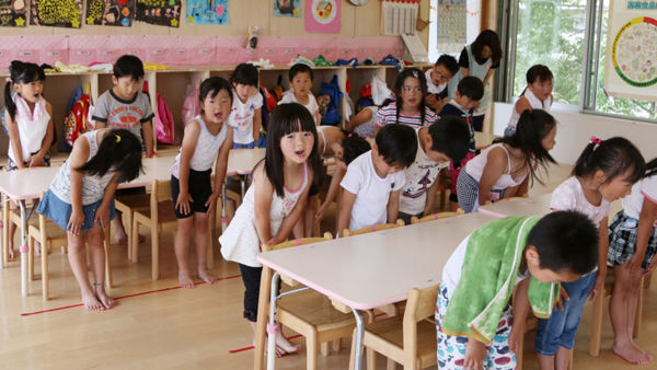 bestie cau chuyen nguoi quan li nhat xin loi