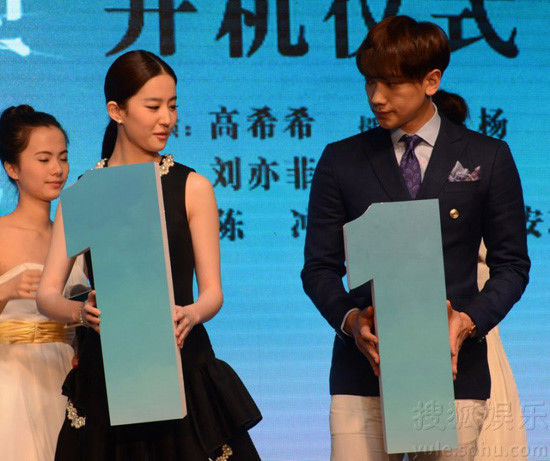 bestie nguoi dep Hoa Ngu dung canh my nam Han