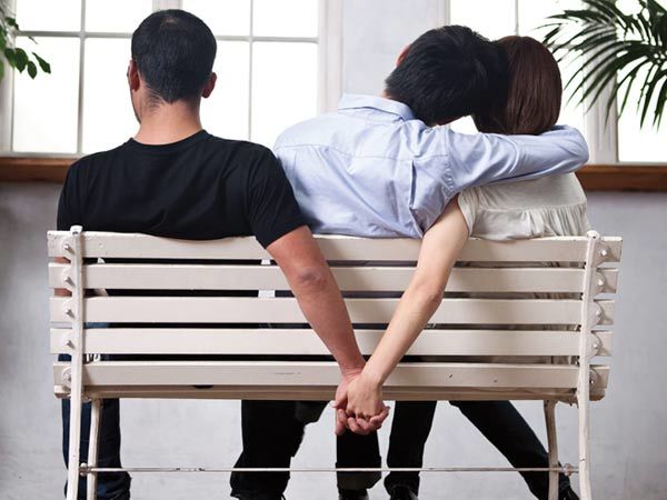 “Thả thính” hay lớp ngụy trang hoàn hảo cho kẻ bắt cá nhiều tay?
