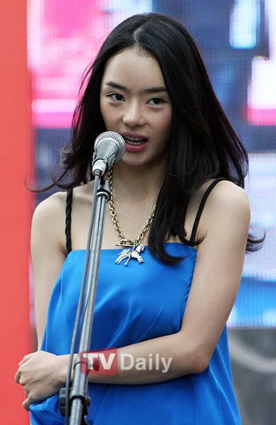 bestie sao nu Han lam dung phau thuat tham my