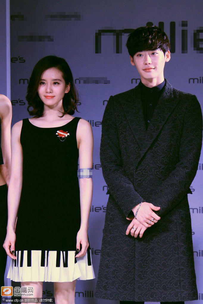 bestie nguoi dep Hoa Ngu dung canh my nam Han