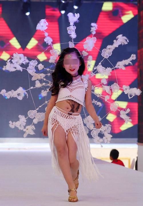 bestie show noi y trung quoc bi nem da