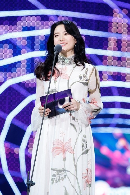 bestie ngam nhin lee young ae xinh dep toi choang ngop tai mama 2017