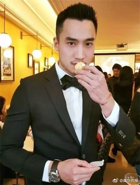 Chung Hân Đồng ngày càng trẻ trung và xinh đẹp khi yêu trai trẻ