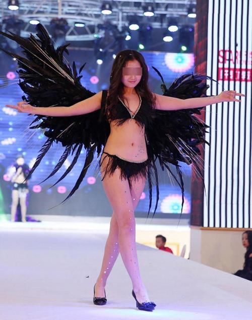 bestie show noi y trung quoc bi nem da