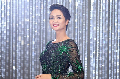 Hoàng Thùy vắng mặt khó hiểu tại buổi quay hình Chung kết HHHVVN 2017