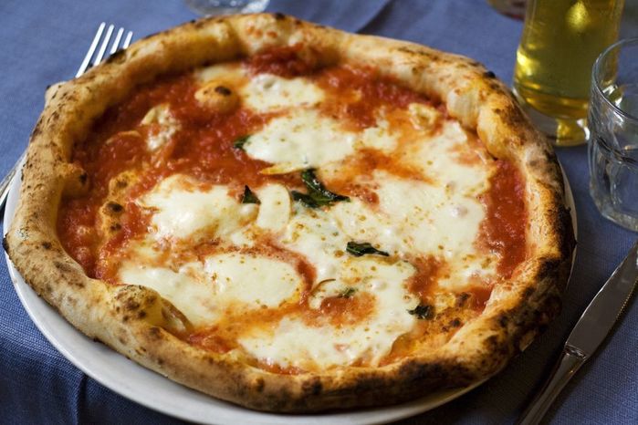 authentic-neapolitan-margherita-pizza-157507884-582612543df78c6f6acb5a8a-20171213004952.jpg