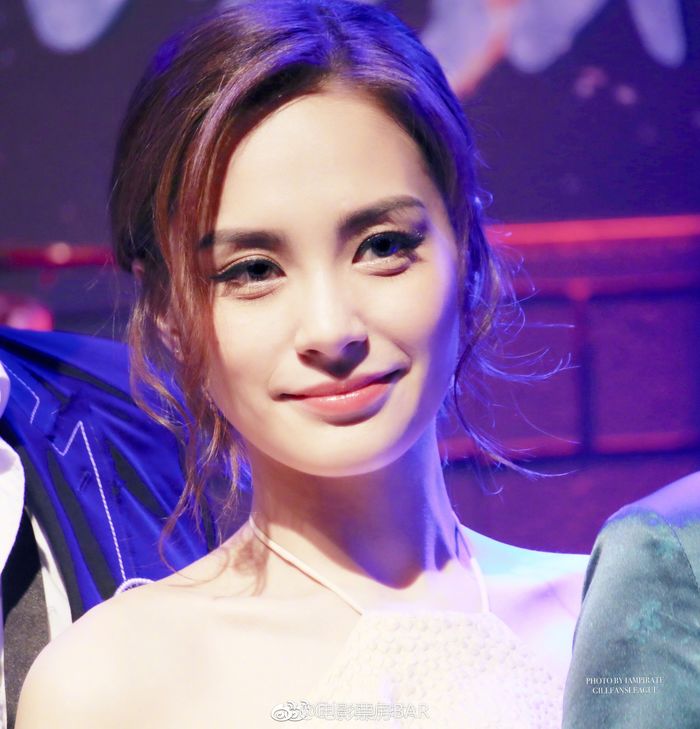 Chung Hân Đồng ngày càng trẻ trung và xinh đẹp khi yêu trai trẻ