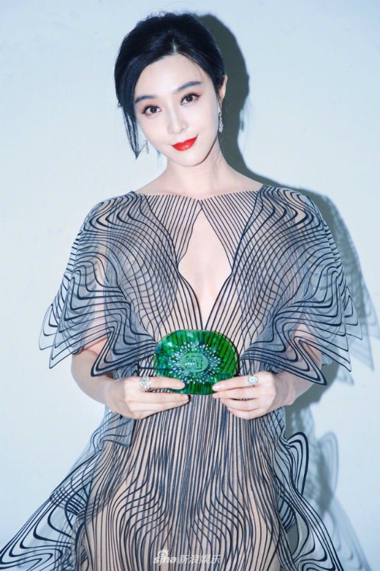 bestie Phạm Băng Băng xinh đẹp rạng ngời, "đốn tim" fan ầm ầm