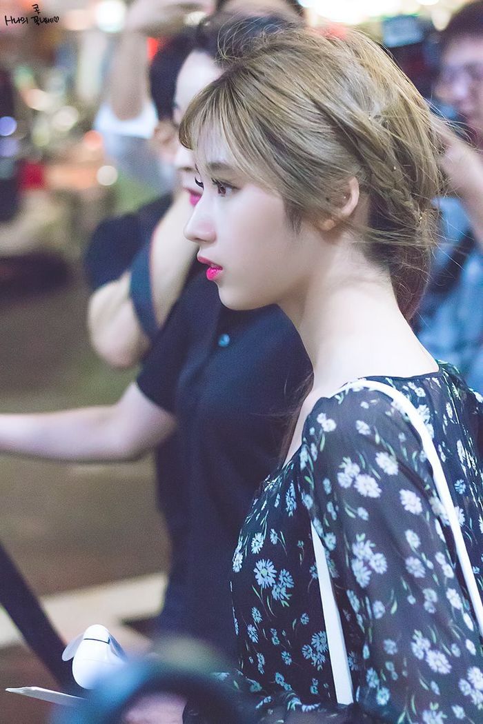 bestie thich thu ngam sana(twice) so huu nhan sac giong cong chua disney