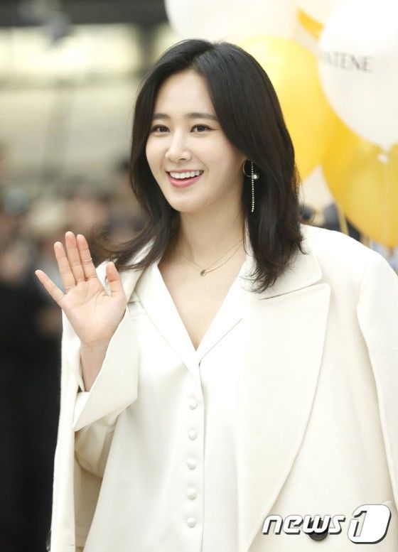 bestie Rời SM, Seohyun "thăng hạng nhan sắc", vẫn là chị em tốt với Yuri