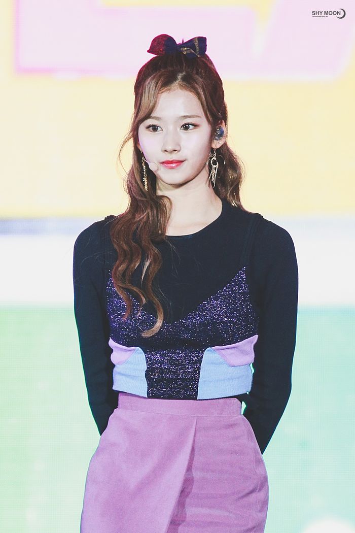 bestie thich thu ngam sana(twice) so huu nhan sac giong cong chua disney