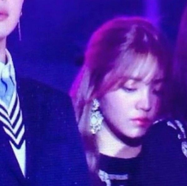 bestie Yeri bị chi trich vo ly trong tang le Jonghyun