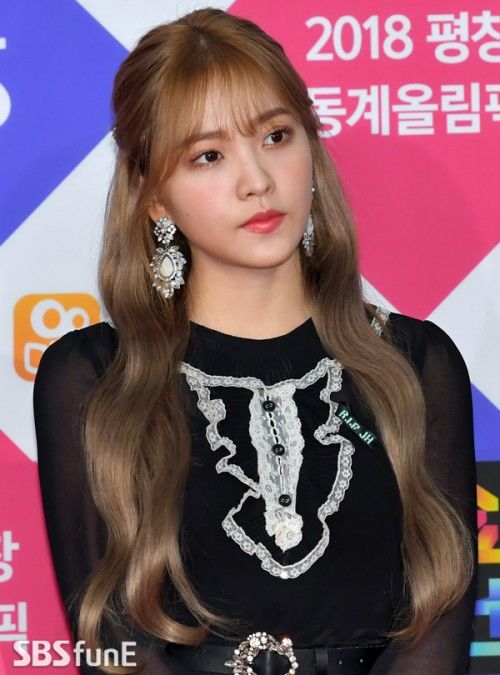 bestie Yeri bị chi trich vo ly trong tang le Jonghyun
