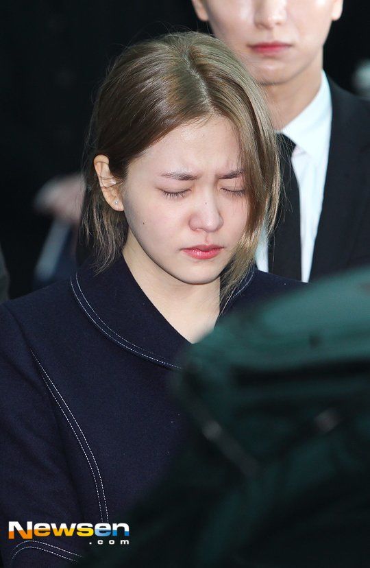 bestie Yeri bị chi trich vo ly trong tang le Jonghyun