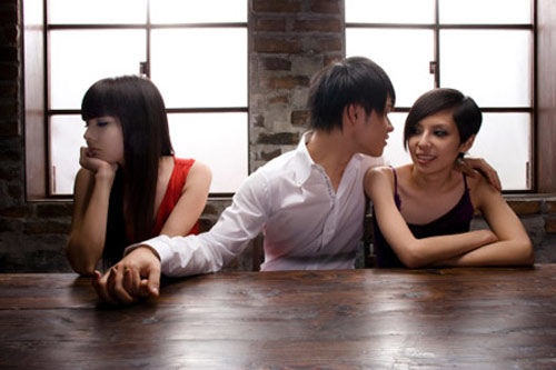 bestie-đan ong xau 2