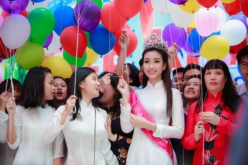 bestie hoa hau ve tham truong